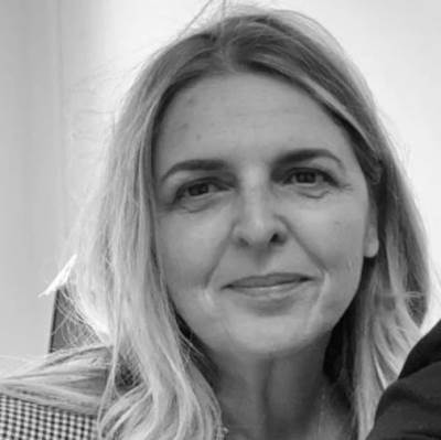   - (Maria Jesus Carrasco-Santos)